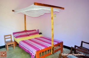 29 - Dilu's Homestay - East N' West on Board  