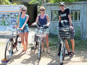 76 - East N' West on Board - Excursions in Batticaloa 